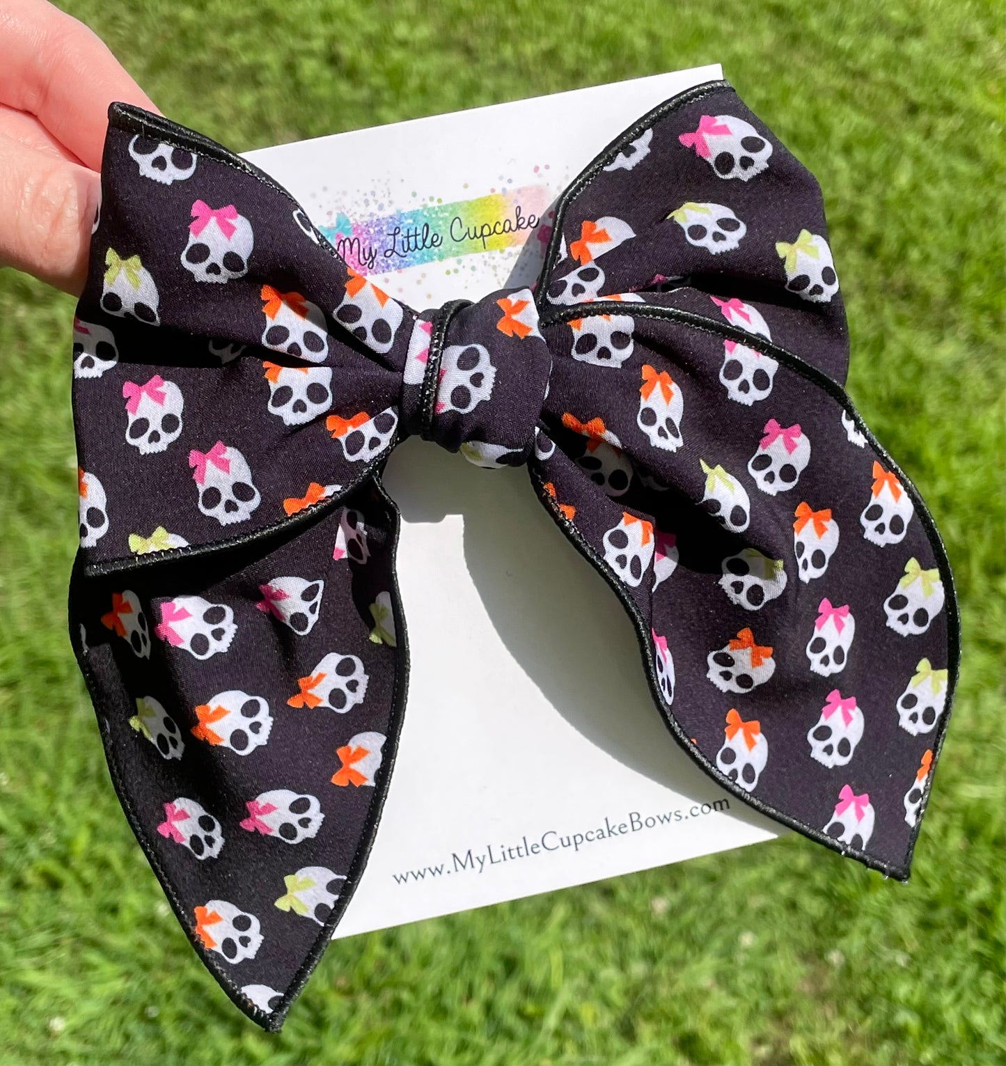 Bows & Skeletons 5.5in Serged