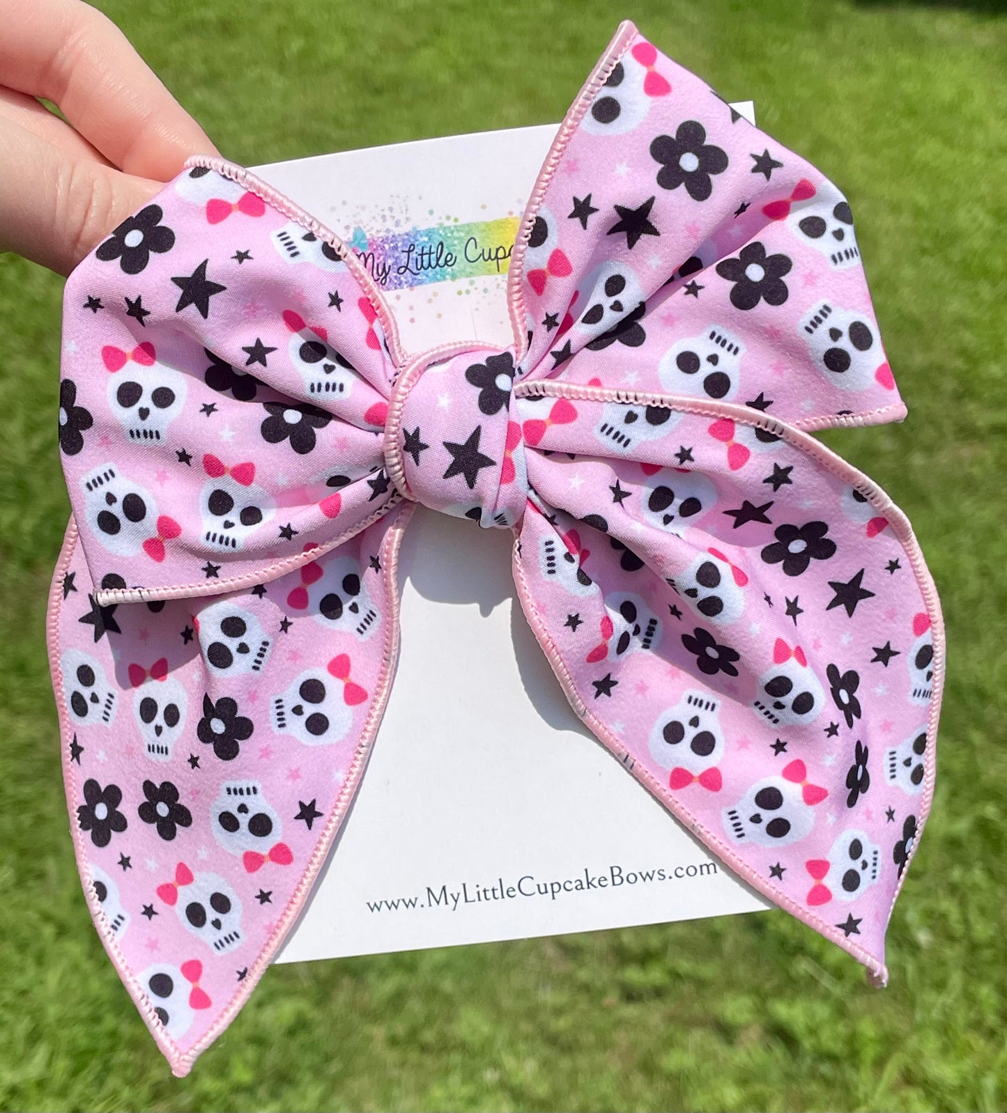 Pretty in Pink Skulls 5.5in Serged