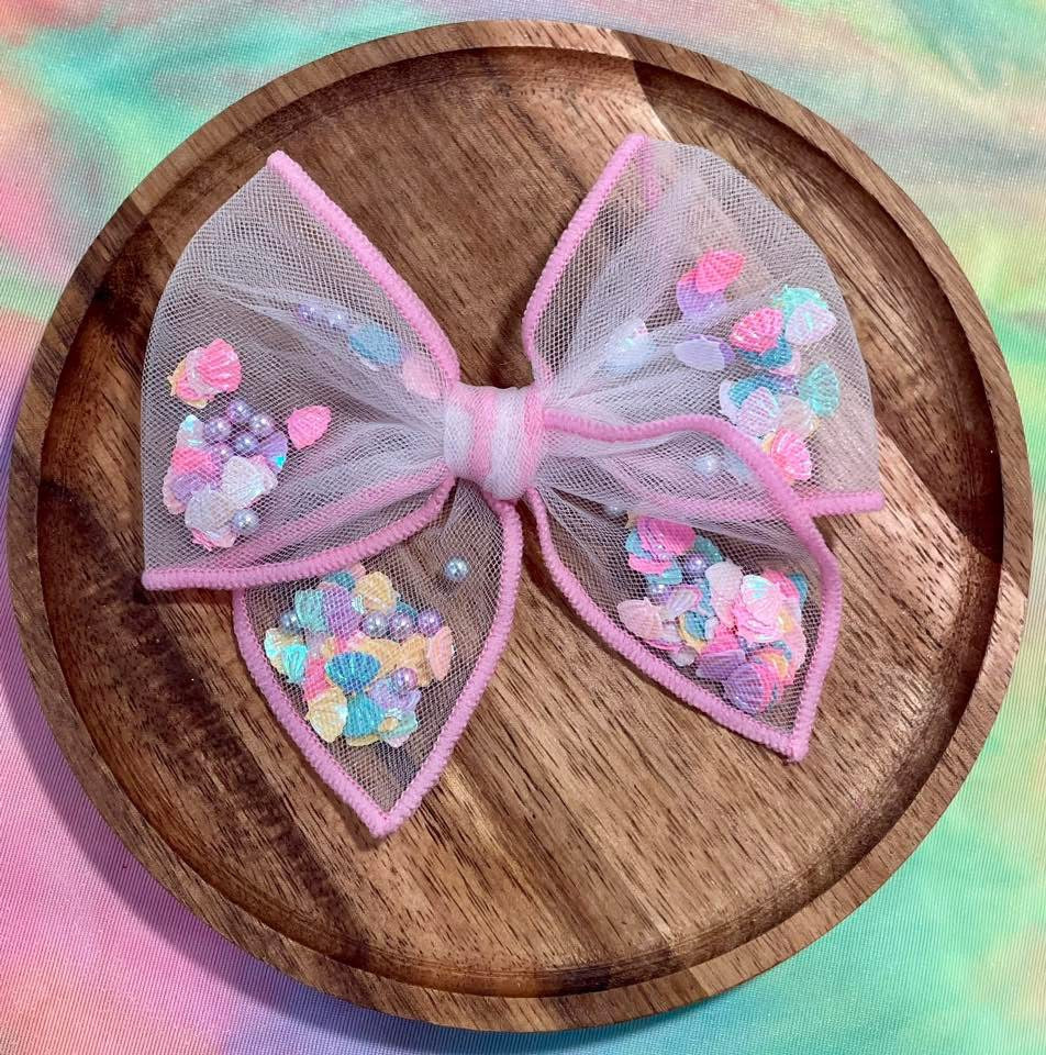 Colorful Seashells Pink Shaker Bow