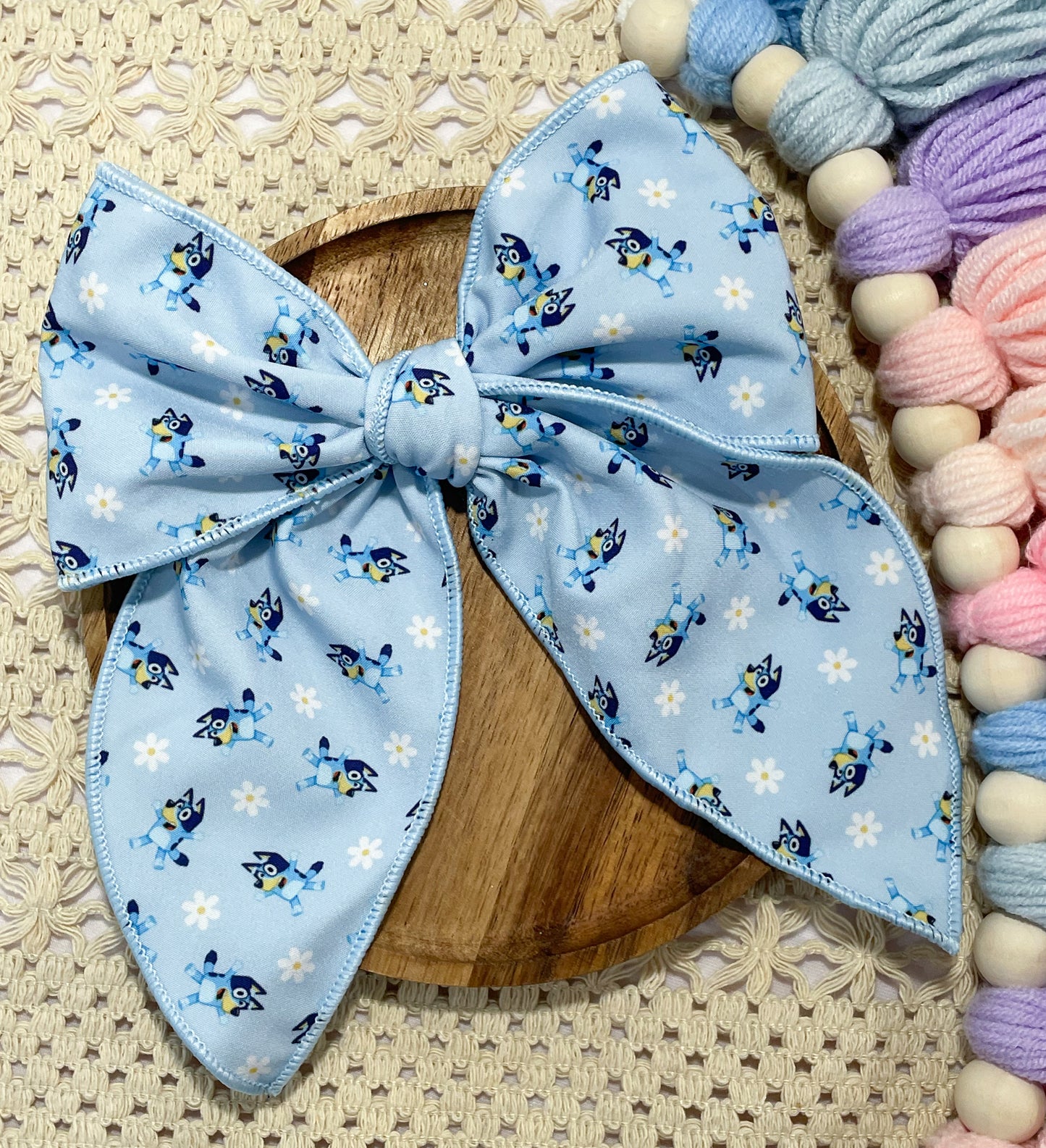 Heeler Daisies 5.5in Serged