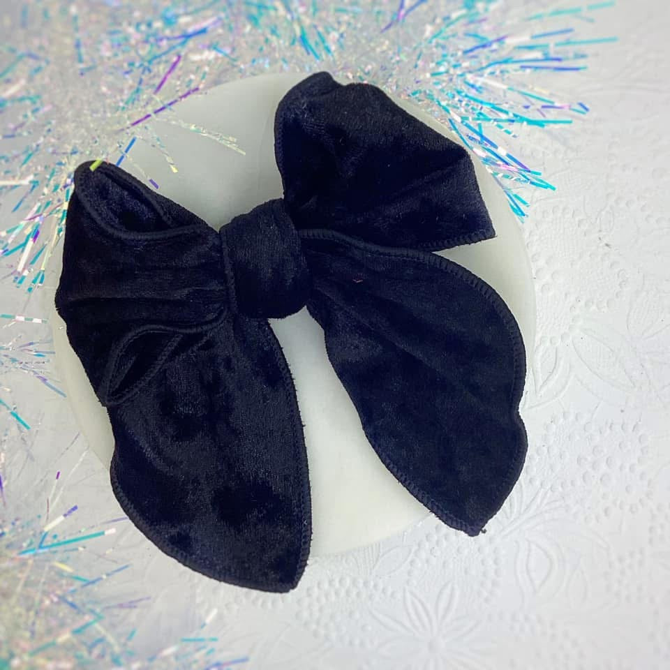 4.5in Black Crushed Velvet Serged Hand Tied