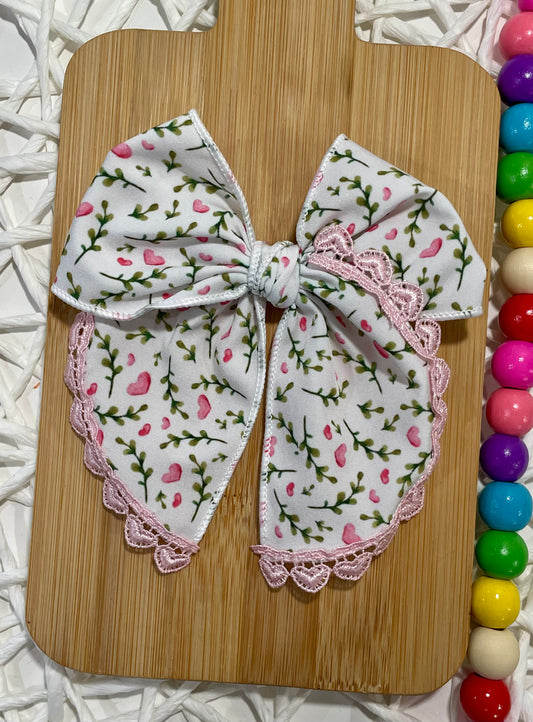 Dainty Floral & Hearts Lace 4.5in Serged