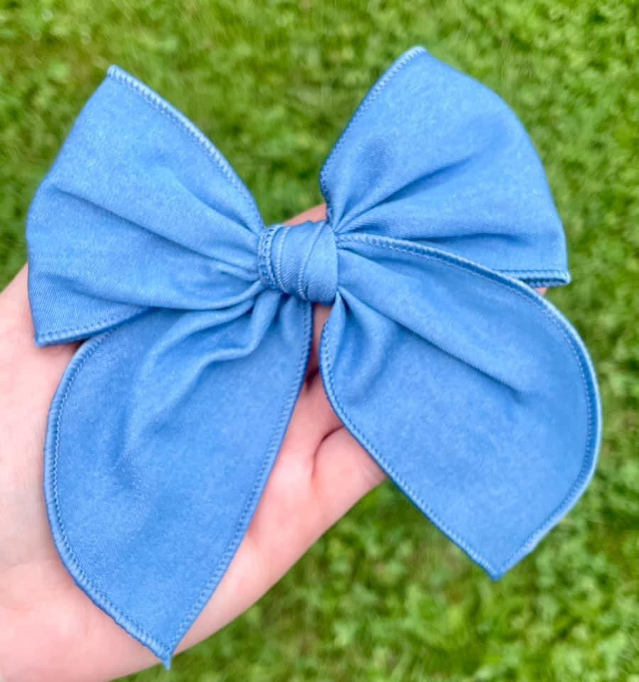 Chambray 4.5in Serged Hand Tied Bow