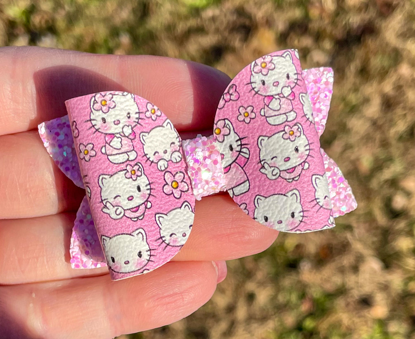 Hello Kitty Floral 2.5in Beauty