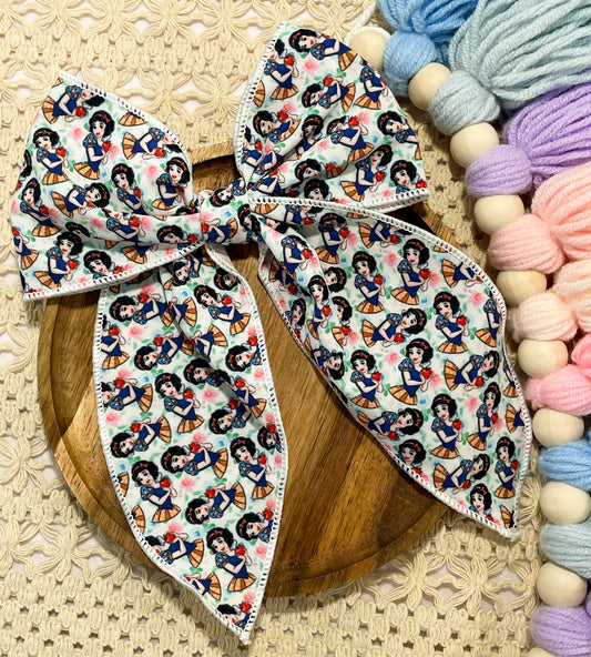 Snow White 5.5in Serged