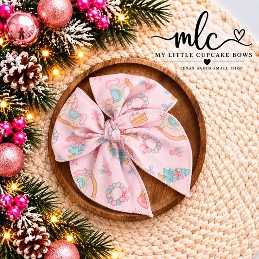 Pinkmas Things 4.5in Serged Bow
