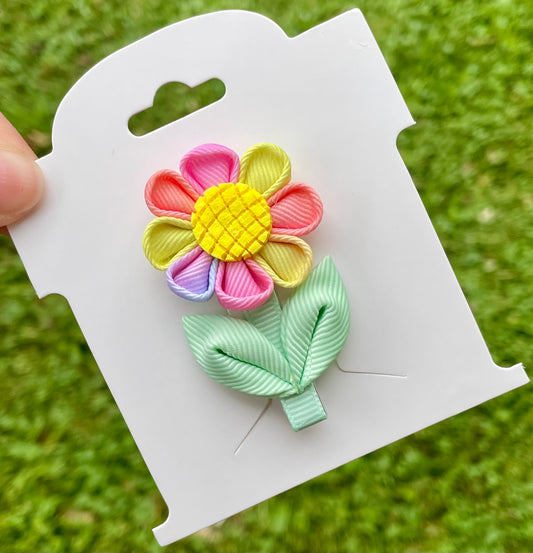 Pastel Ombre Daisy Ribbon Sculpture Clip