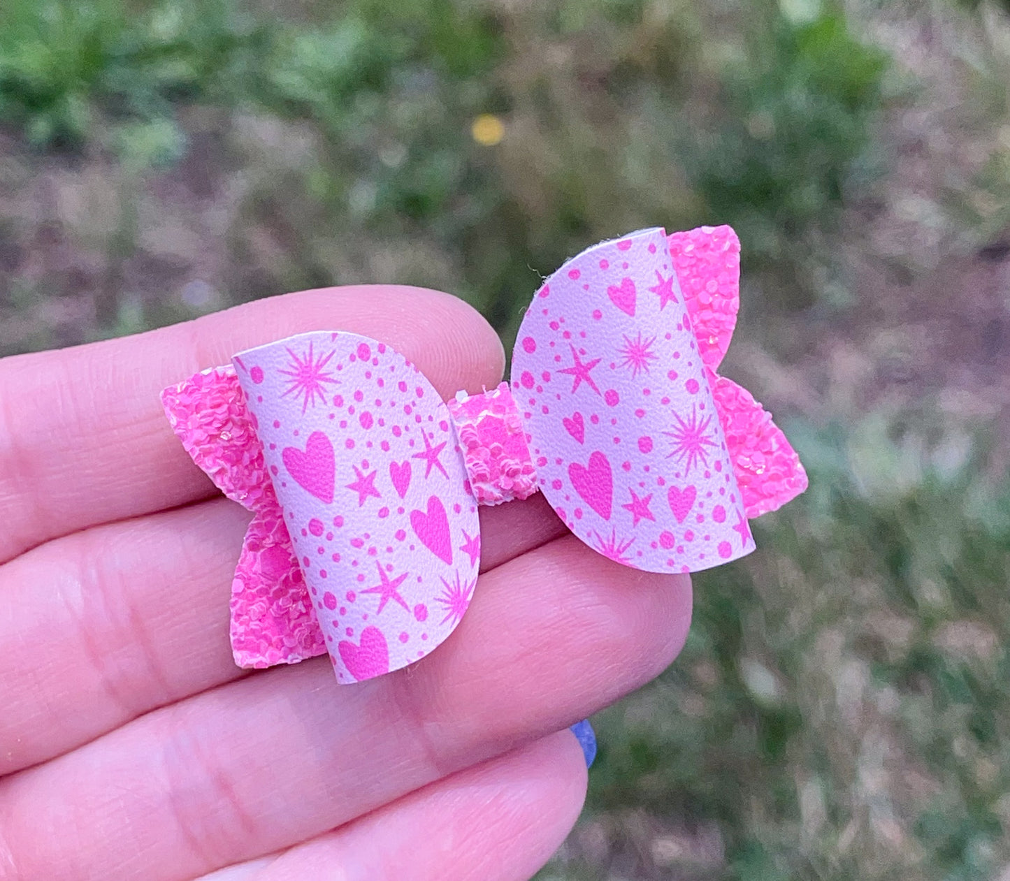 Barb Hearts 2in Beauty Bow